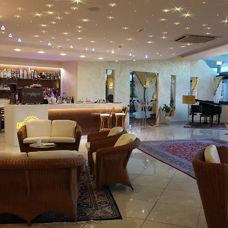 Mediterranee Family & Hotel 5*