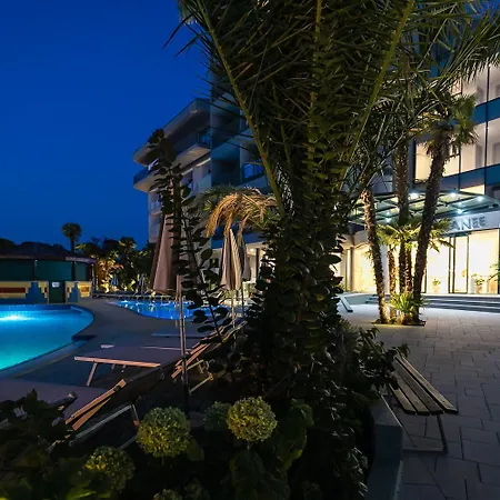 Mediterranee Family & Hotel 5*