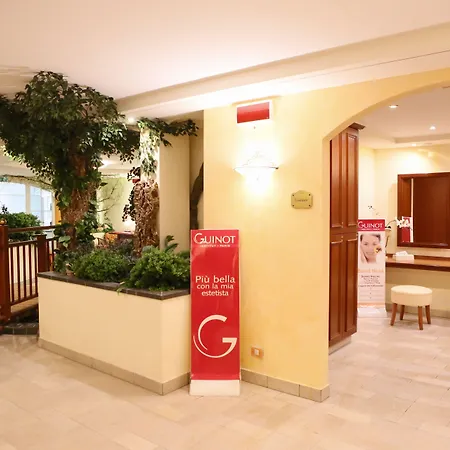 Hotel Mediterranee Family & 5*